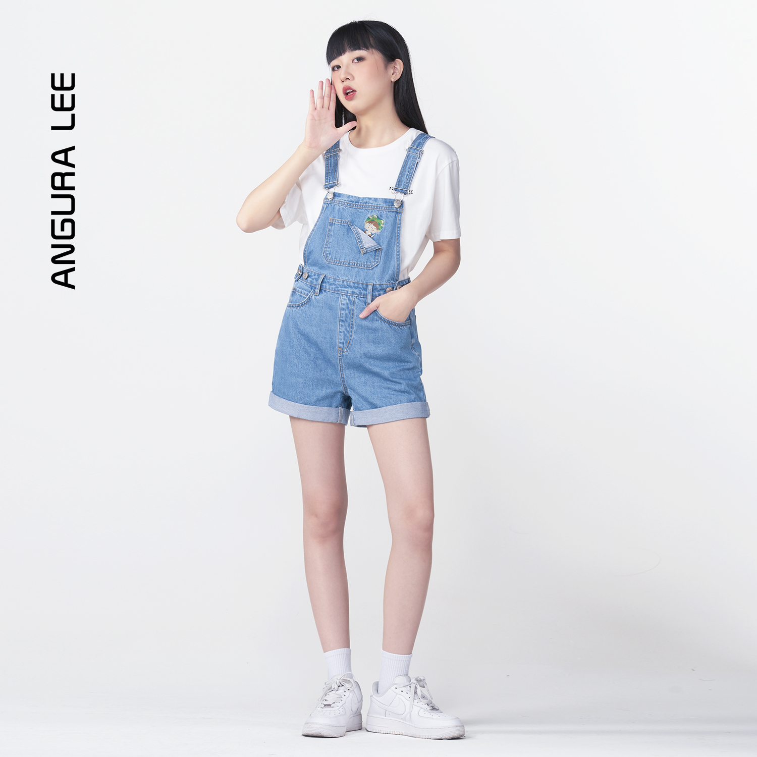 春夏經(jīng)典水洗淺藍(lán)女裝牛仔高腰背帶短褲