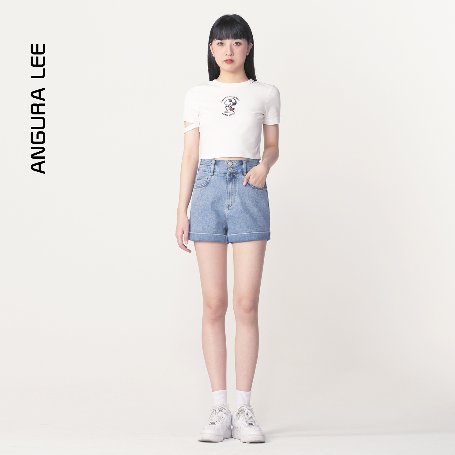 春夏新款經(jīng)典水洗淺藍(lán)女裝牛仔短褲